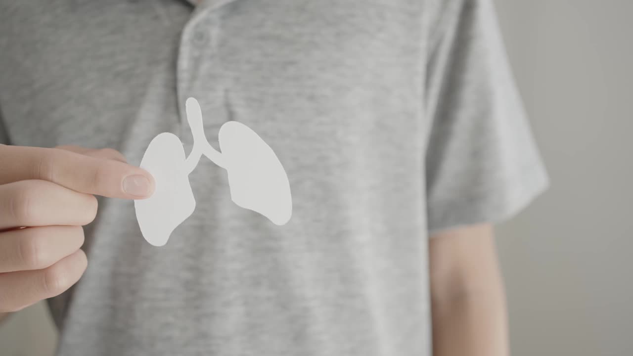 手握肺，世界结核病日，世界无烟日，肺癌，covid - delta病毒，COPD，生态空气污染，器官捐赠概念