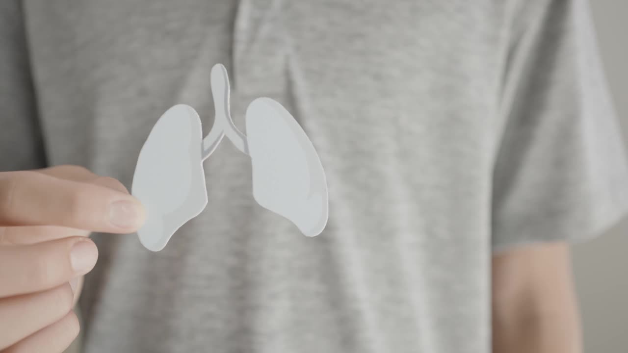 手握肺，世界结核病日，世界无烟日，肺癌，covid - delta病毒，COPD，生态空气污染，器官捐赠概念