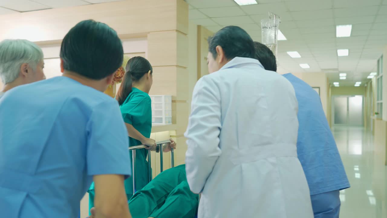 医院的走廊。