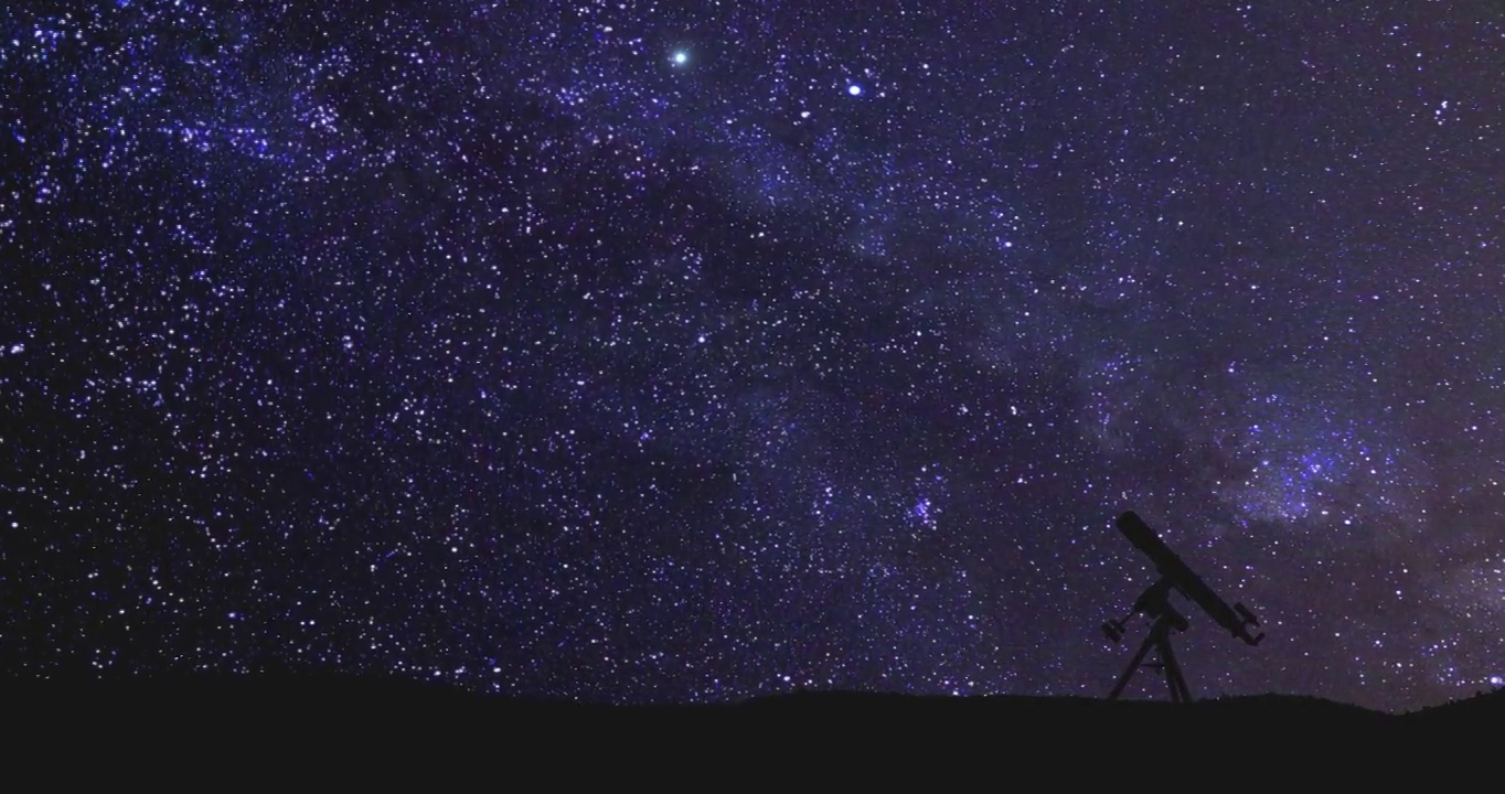 详情图-望远镜的剪影和旋转的星空下的乡村，流星雨和移动的卫星。