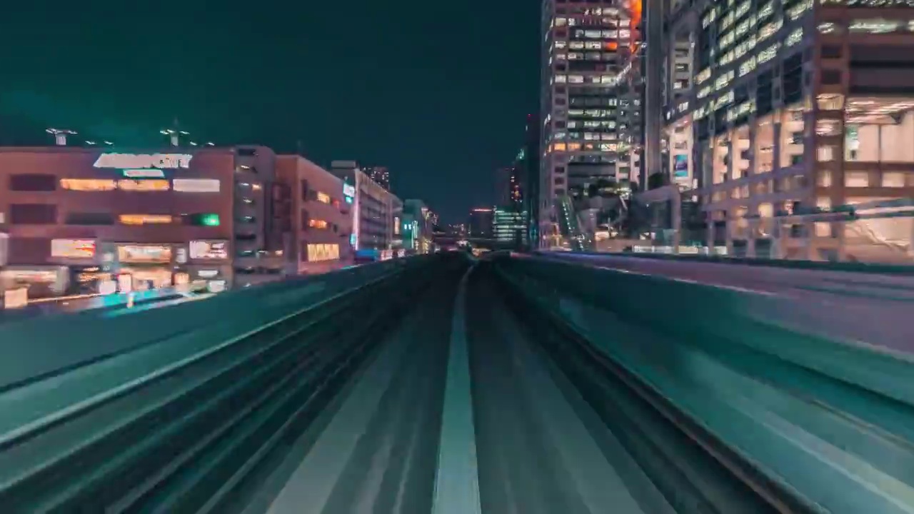 詳情圖-火車穿越未來霓虹燈城市的超慢速攝影