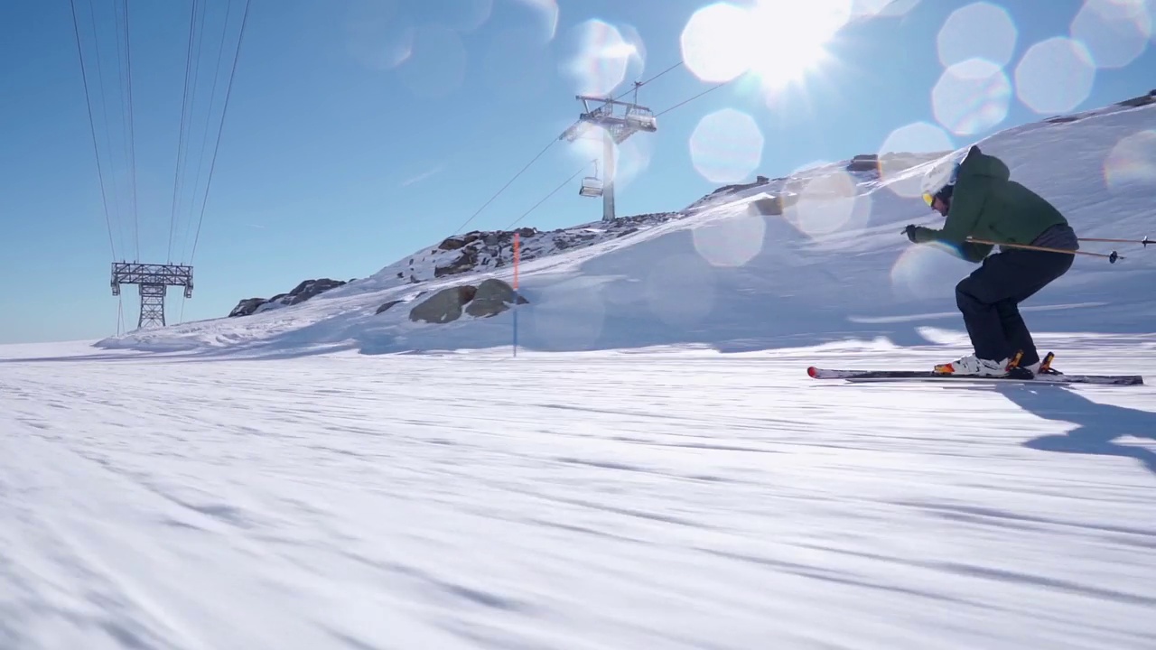 详情图-专业滑雪教练在意大利阿尔卑斯山进行速度滑雪(蒙特罗莎)
