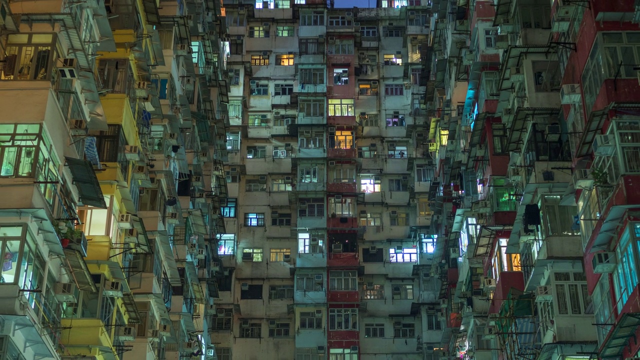 放大位于中国香港鲗鱼涌的高层住宅大厦的时间推移图，香港是世界上人口最密集的城市之一
