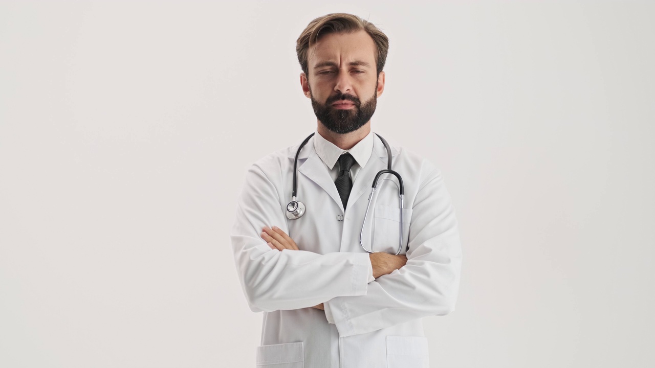 詳情圖-用聽診器認真的男醫(yī)生與某人意見相左，用手做停止的手勢