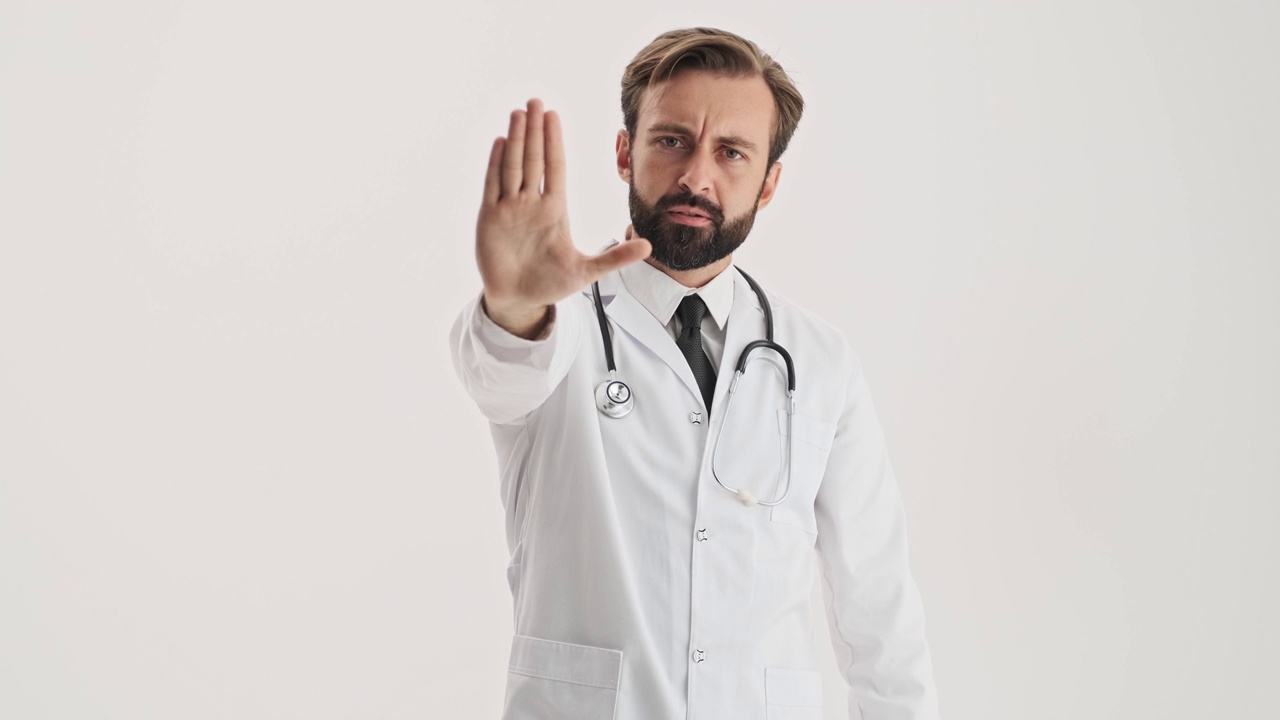 詳情圖-用聽診器認真的男醫(yī)生與某人意見相左，用手做停止的手勢
