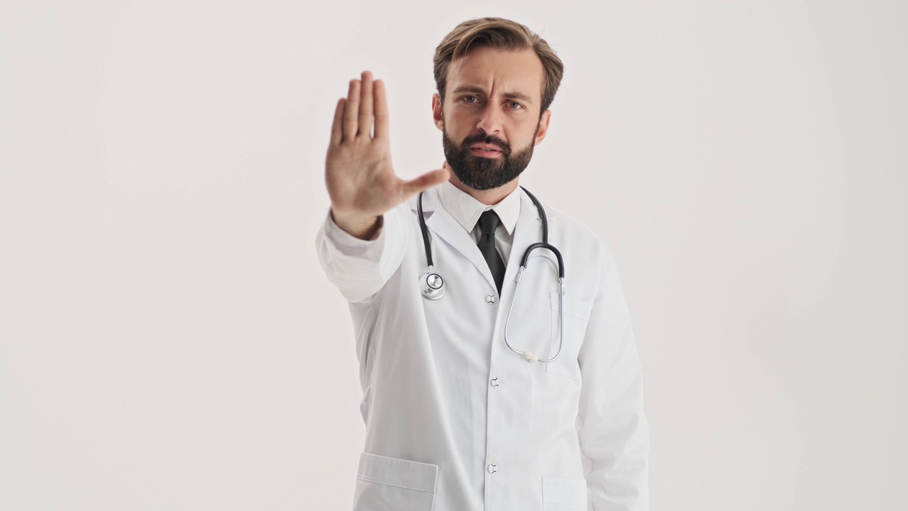 詳情圖-用聽診器認真的男醫(yī)生與某人意見相左，用手做停止的手勢