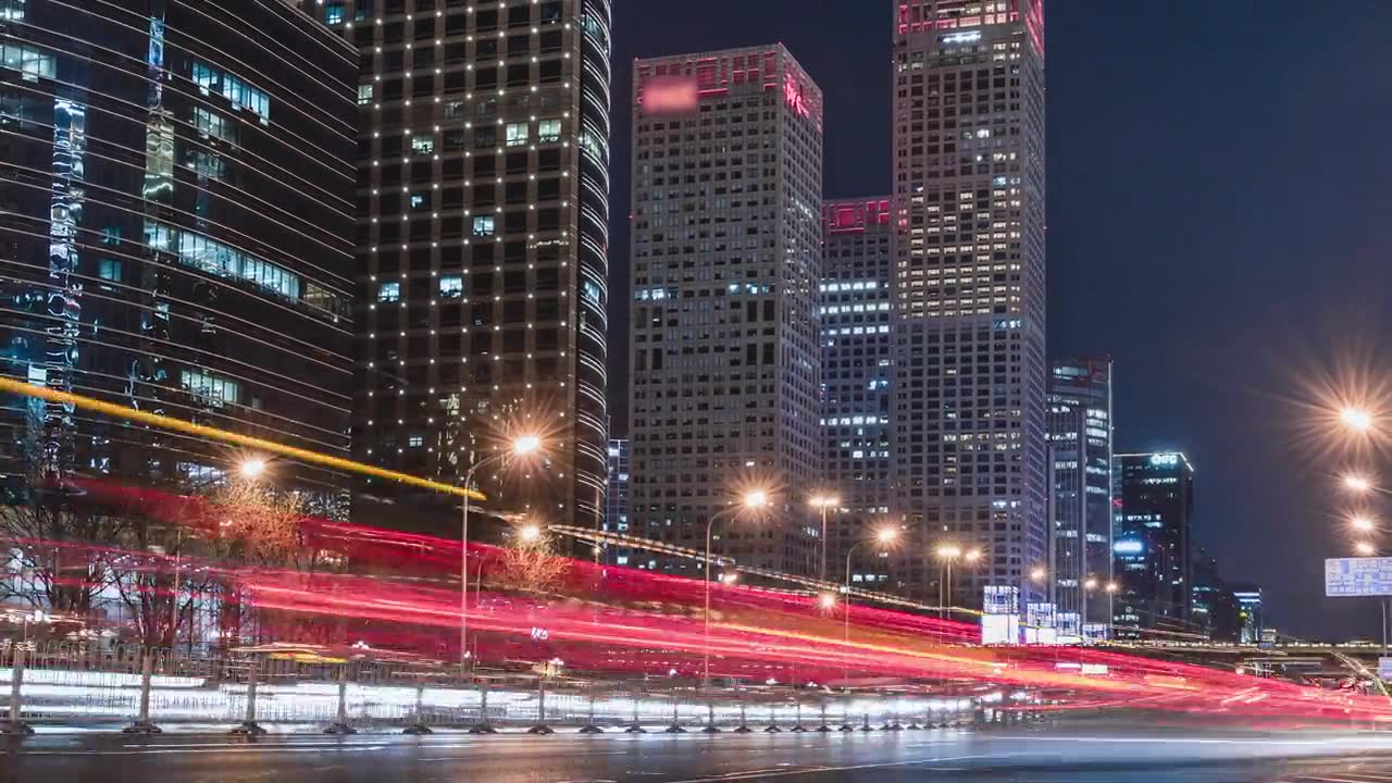 詳情圖-T/L低角度視角的北京交通在夜間