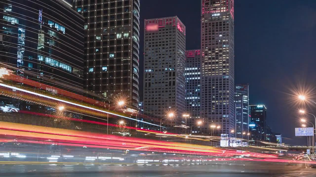 詳情圖-T/L低角度視角的北京交通在夜間