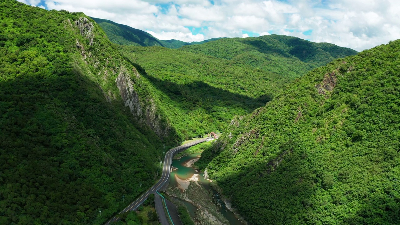 详情图-台湾曲线山路及山谷鸟瞰图