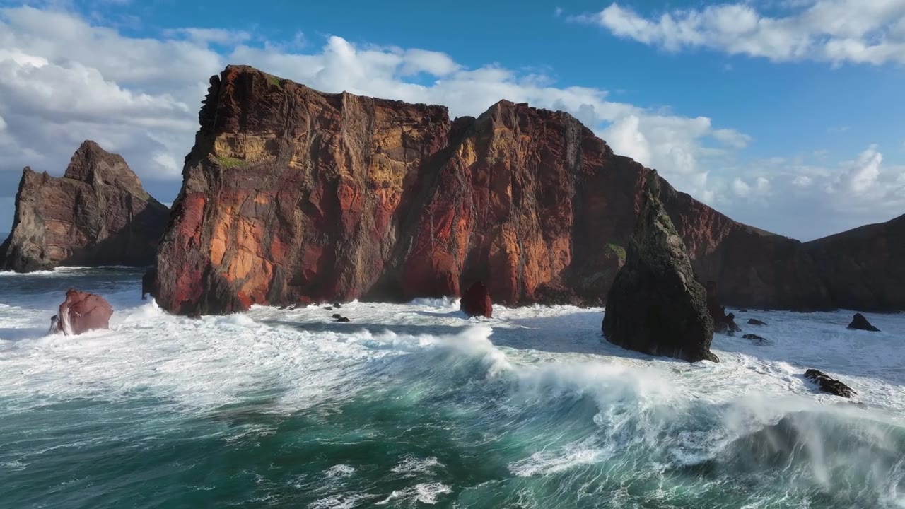 詳情圖-圣洛倫索蓬塔。馬德拉島東部的海角。自然的度假勝地。日落時(shí)分的步道俯視圖。葡萄牙馬德拉。海洋中的巖石懸崖