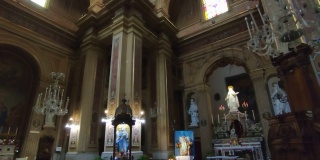 那不勒斯——位于Chiaia的圣特蕾莎教堂内部概况