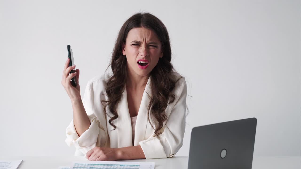 WTF的表情震惊了女性移动通信