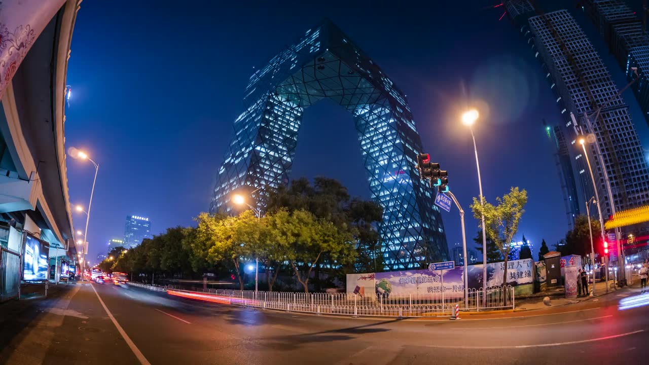 詳情圖-中國(guó)北京中央商務(wù)區(qū)夜間交通和現(xiàn)代建筑的延時(shí)視圖