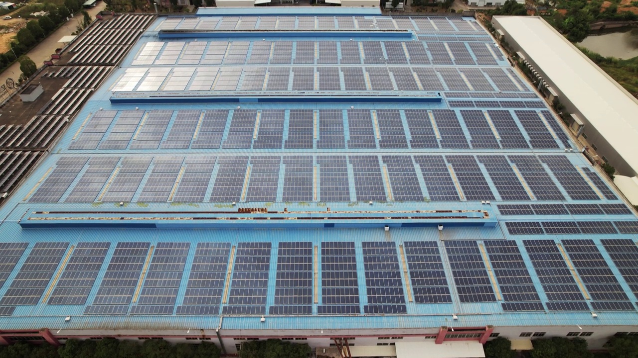 詳情圖-屋頂太陽能發(fā)電廠鳥瞰圖