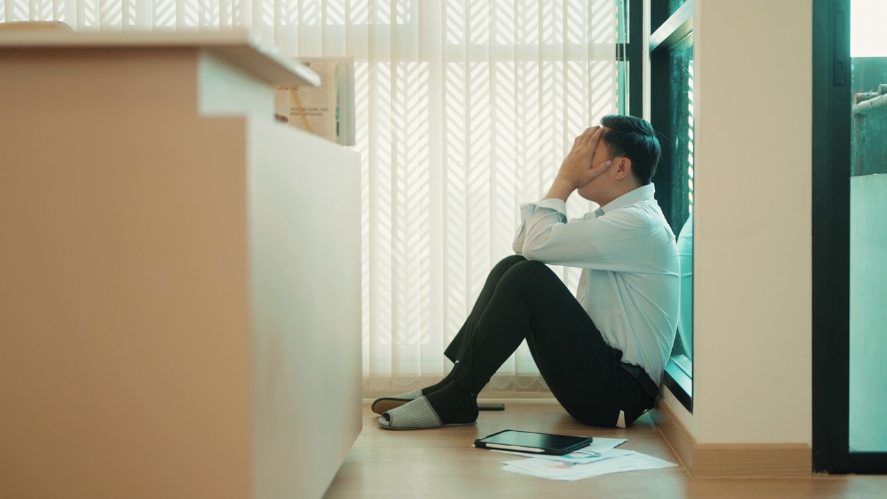 沮丧的男人因经济中毒而感到失败。