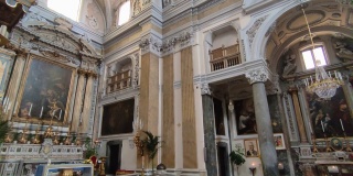 那不勒斯-圣朱塞佩教堂中殿概览
