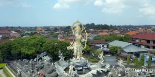 Titi Banda雕像是巴厘岛环岛上的一座雕塑综合体
