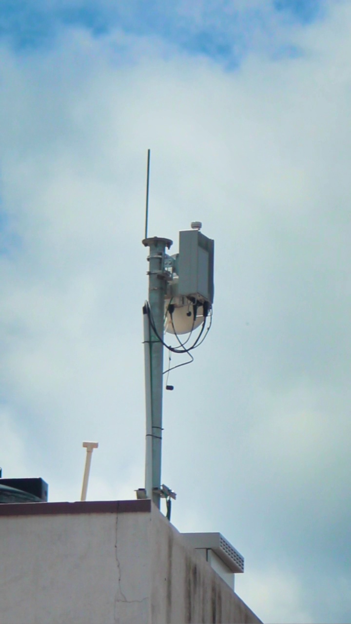 5G信号接收器电信无线电频率1080p_Vertical