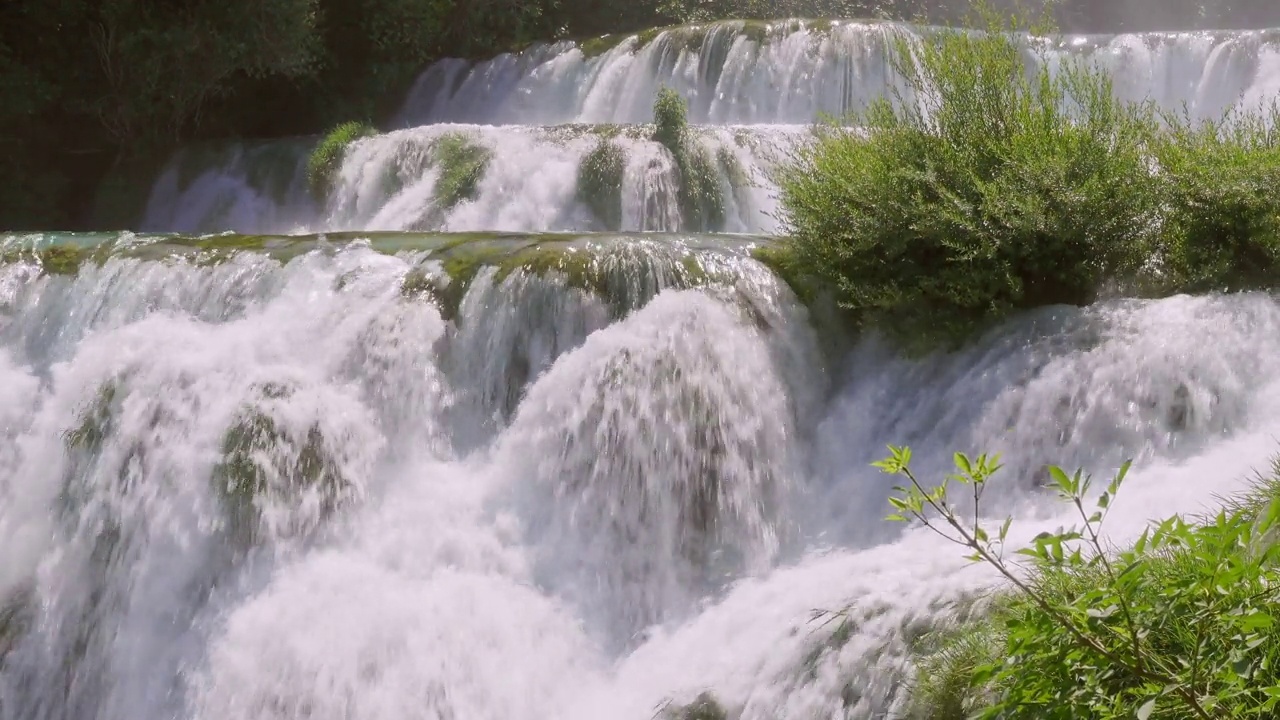 Skradinski瀑布是Krka国家公园最受欢迎的瀑布。