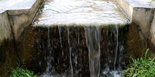 茂物灌溉系统小瀑布的流量