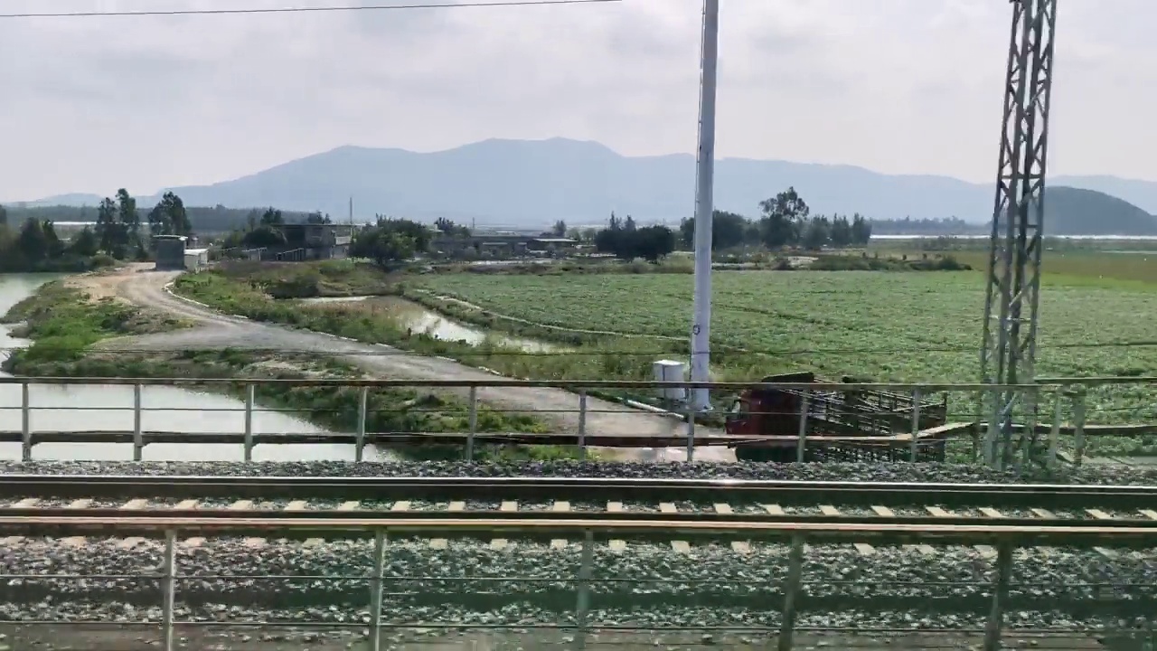 高铁车窗外动人的风景