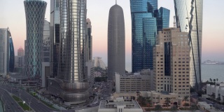 日落时分，卡塔尔的天空五彩缤纷。