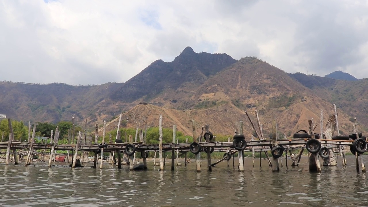 Rostro Maya山，从SAN Juan la laguna码头俯瞰