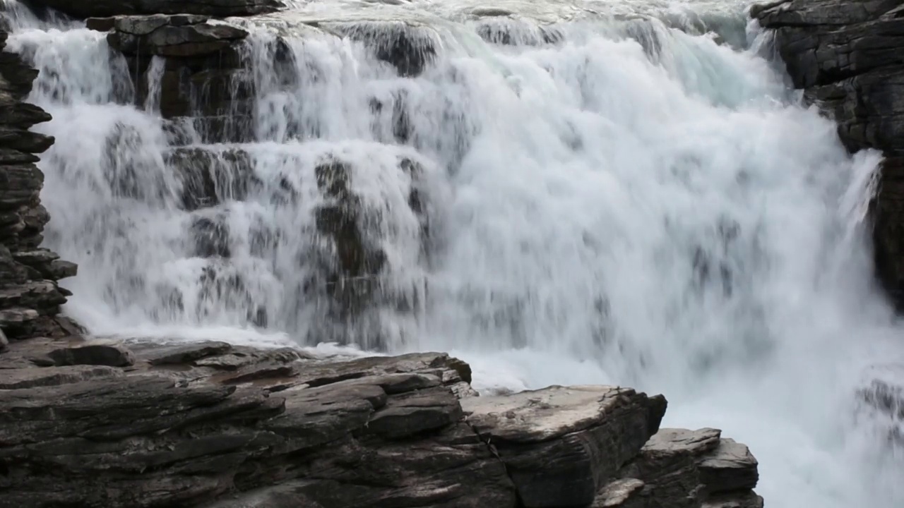 阿萨巴斯卡瀑布，全高清视频，贾斯珀，阿尔伯塔，加拿大，北美