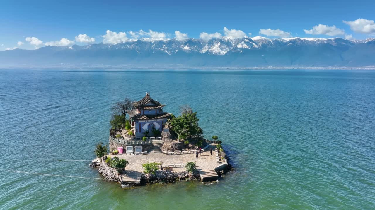 洱海有一个岛屿和寺庙