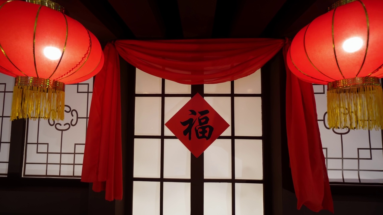 詳情圖-慢慢地走向貼著紅色春聯(lián)的門