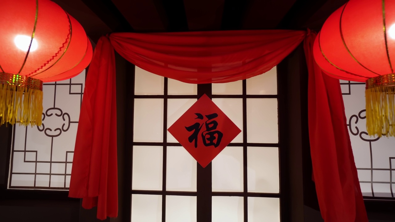 詳情圖-慢慢地走向貼著紅色春聯(lián)的門