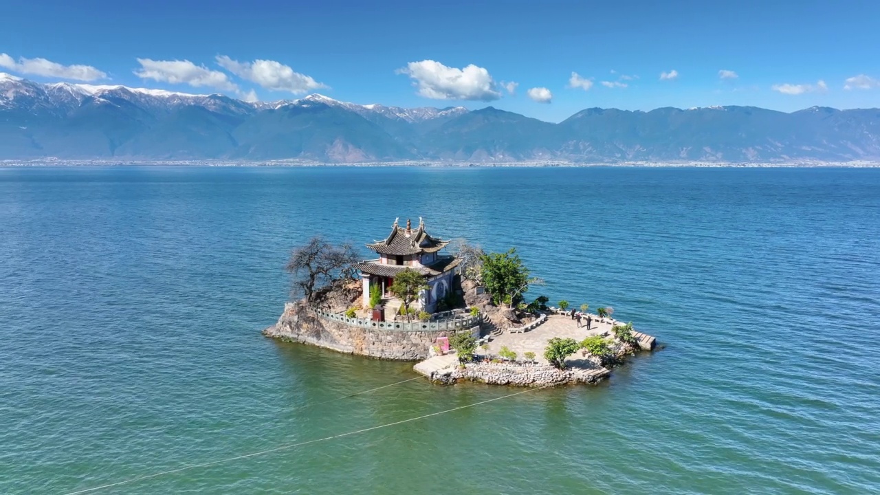 洱海有一个岛屿和寺庙