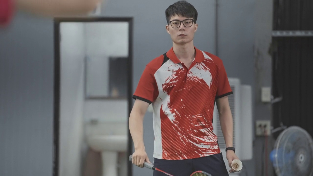 “羽毛球精神”男子双打练习驱动飞行