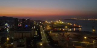 码头和港口夜间的鸟瞰图视频