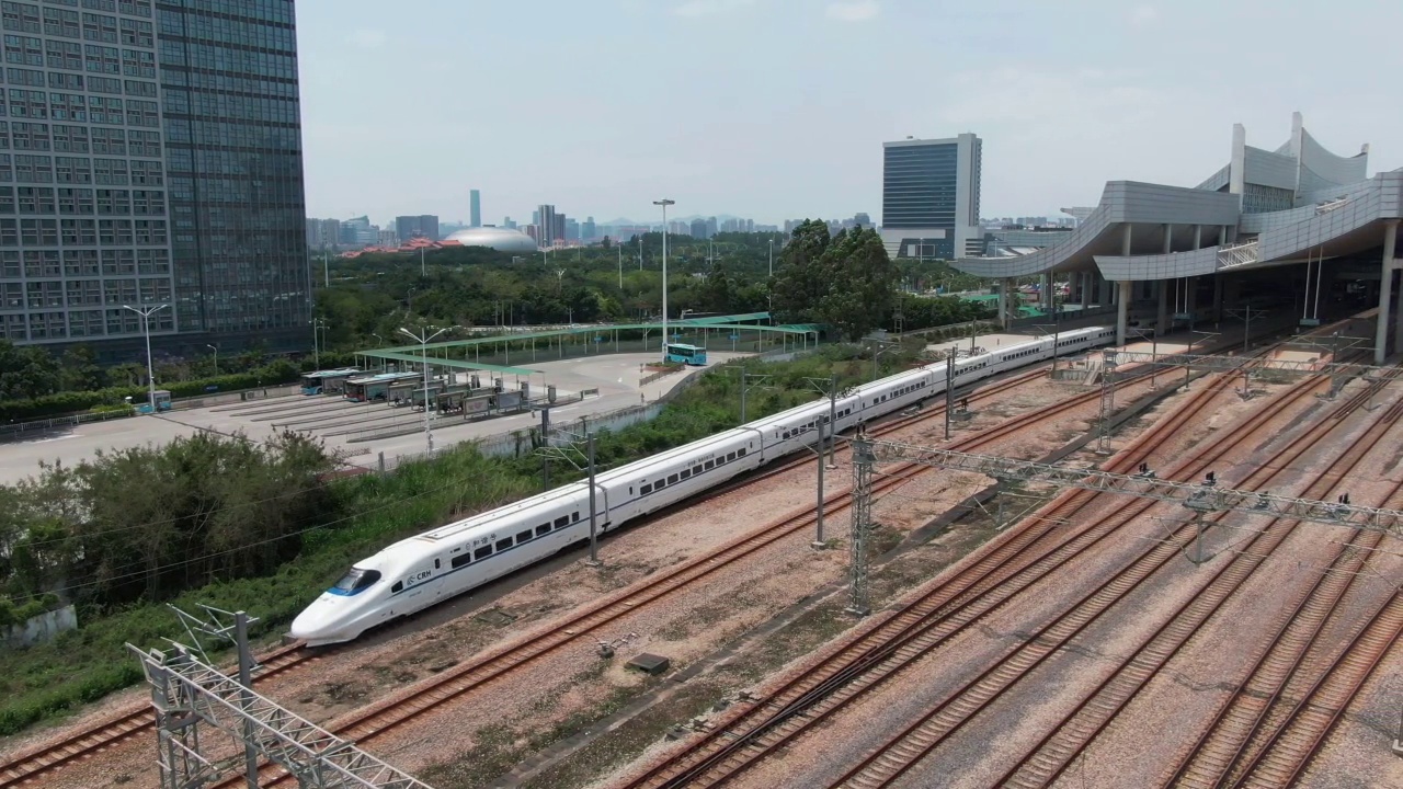 詳情圖-高速列車進站