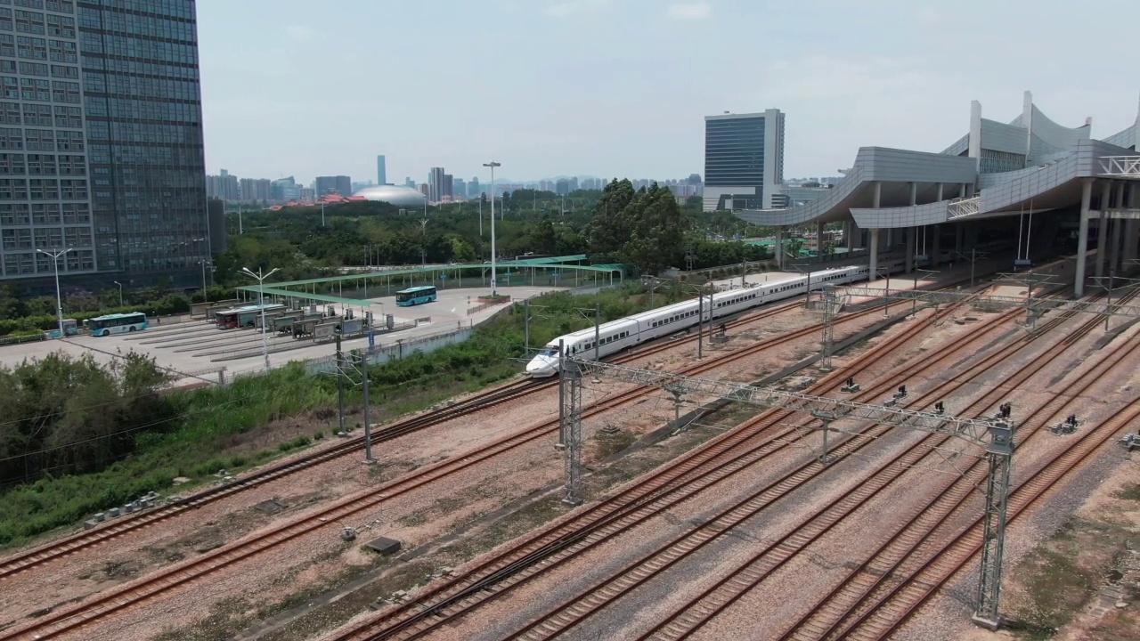 詳情圖-高速列車進站
