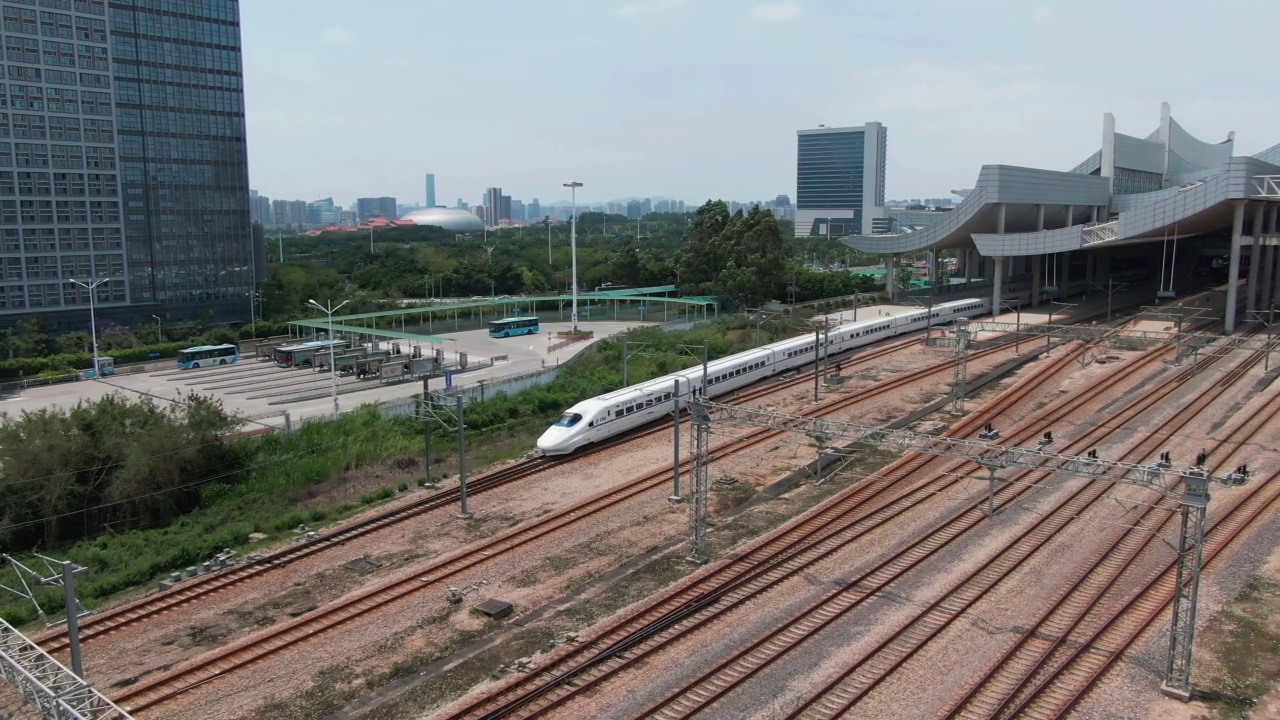 詳情圖-高速列車進站