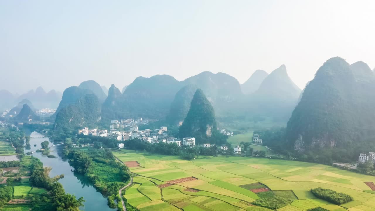 航拍桂林山水自然景观