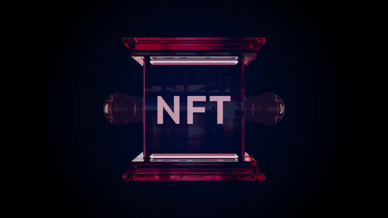 旋转NFT符号霓虹灯玻璃立方体。非功能性测试Metaverse的概念。抽象未来背景
