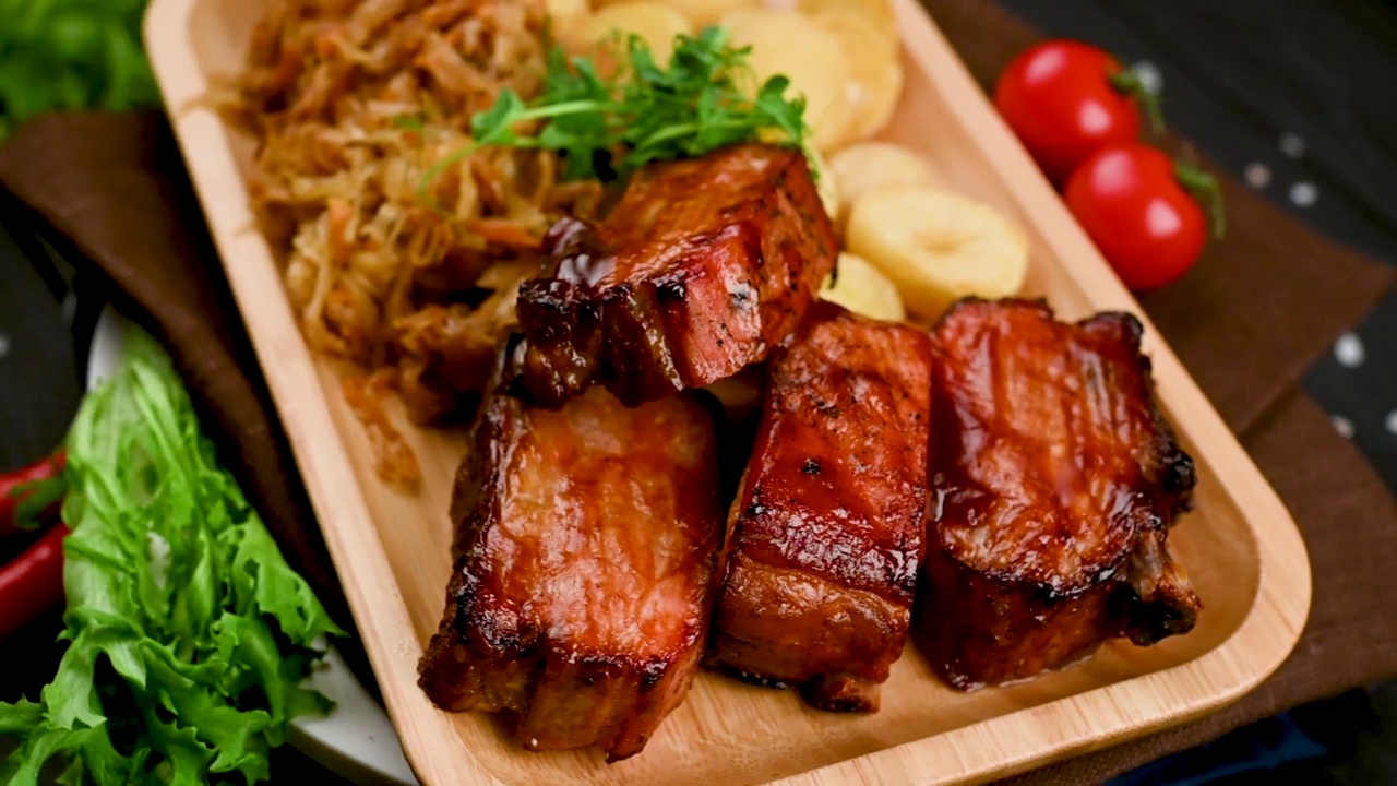 詳情圖-燒烤排骨是餐廳的主菜。