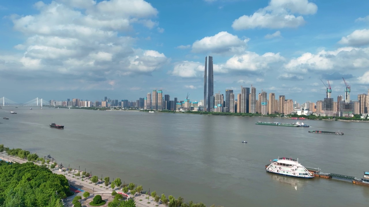 武汉与长江的鸟瞰图，中国
