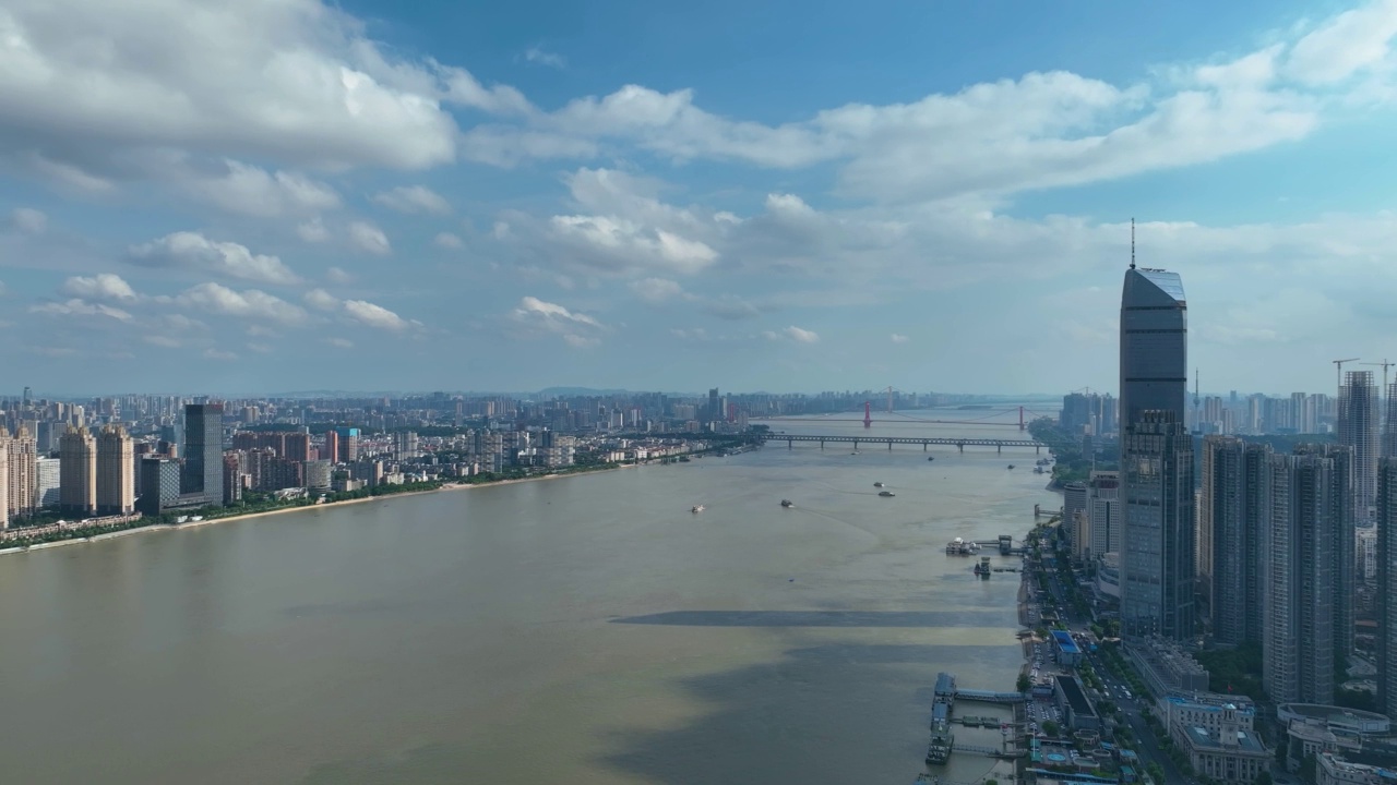 武汉与长江的鸟瞰图，中国