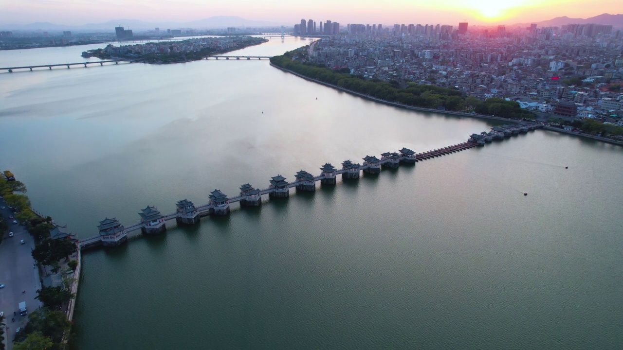 航拍;中国广东省潮州市广济大桥