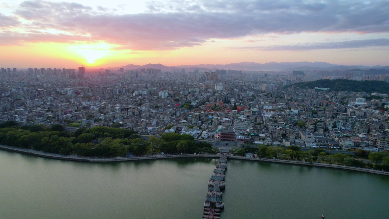 航拍;中国广东省潮州市广济大桥