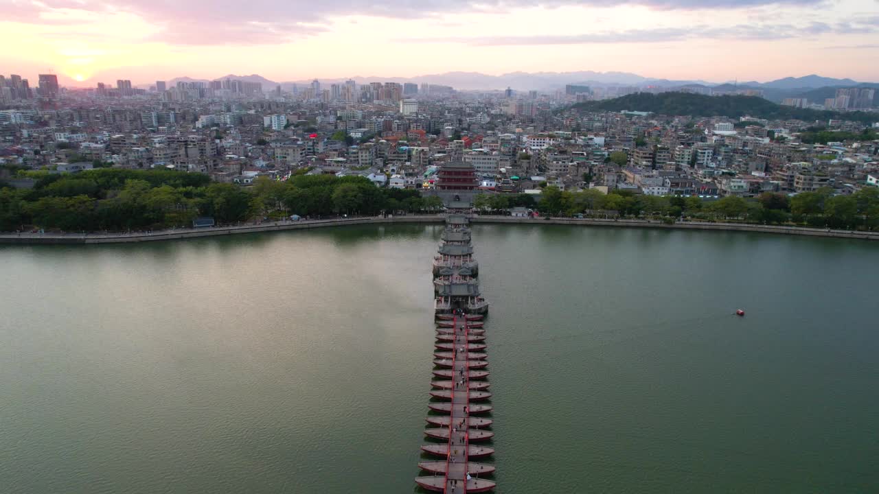 航拍;中国广东省潮州市广济大桥