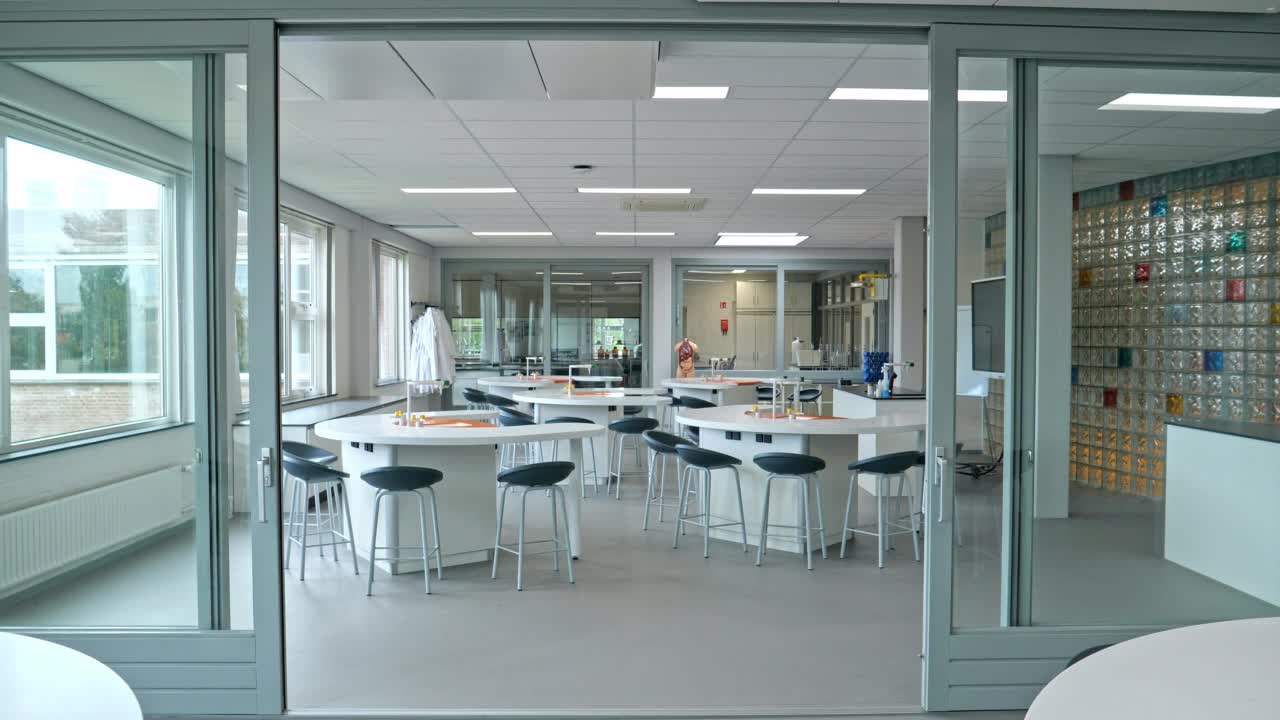 空科学教室。常平架。