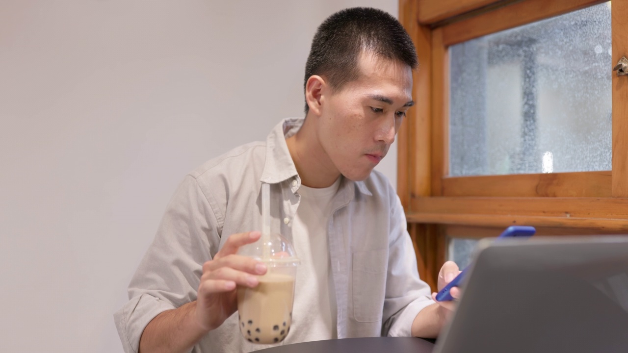 详情图-男人喝珍珠奶茶