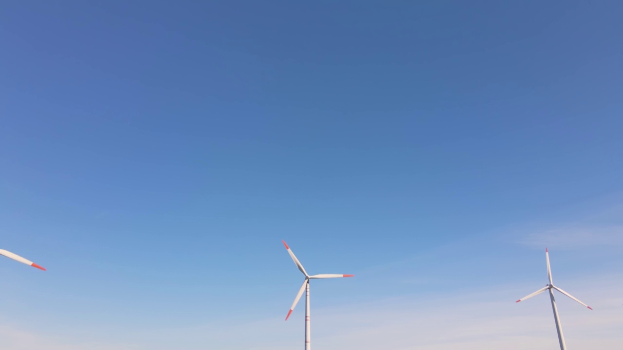 详情图-绿色能源的风力涡轮机和风力涡轮机。替代能源和可再生能源。发电和发电厂的发电机。风电场与风能并举,环保