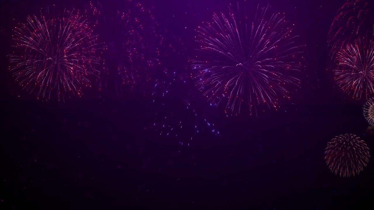 详情图-美丽的红色烟花爆炸烟黑色背景循环天空。