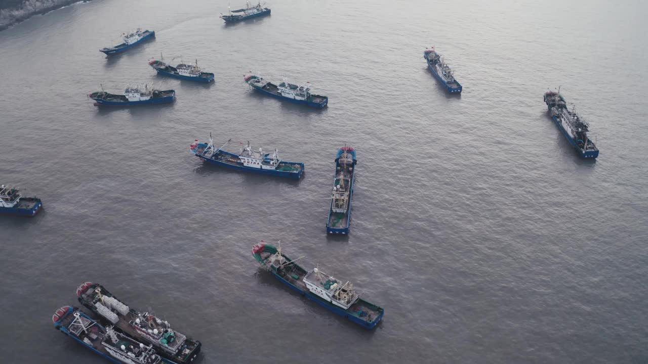 浙江台州，海上的渔船。